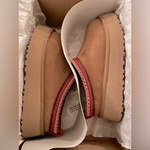 UGG Tazz Size 7